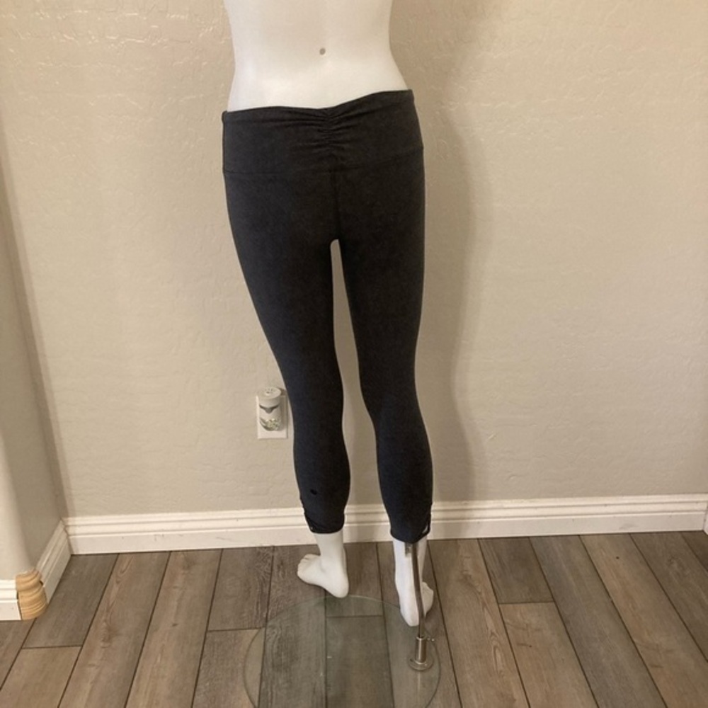 Lululemon Gray Cropped Leggings Size 8